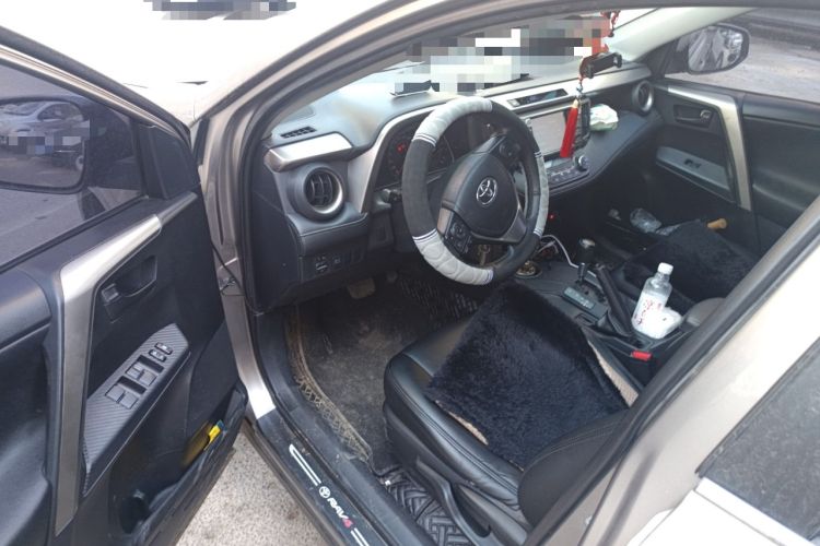 Used Toyota RAV4 2015 2.0L CVT Two-Wheel Drive Fashion Edition Driver Seat