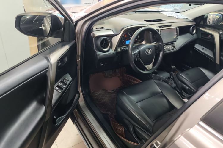 Used Toyota RAV4 2015 2.0L CVT Two-Wheel Drive Fashion Edition Driver Seat