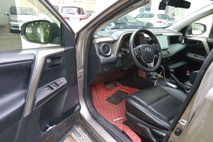 Used Toyota RAV4 2015 2.0L CVT Two-Wheel Drive Fashion Edition Driver Seat