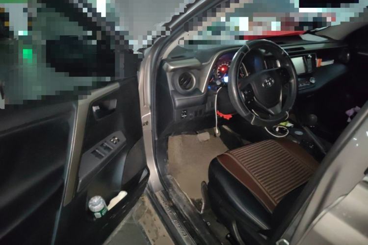 Used Toyota RAV4 2015 2.0L CVT Two-Wheel Drive Fashion Edition Driver Seat