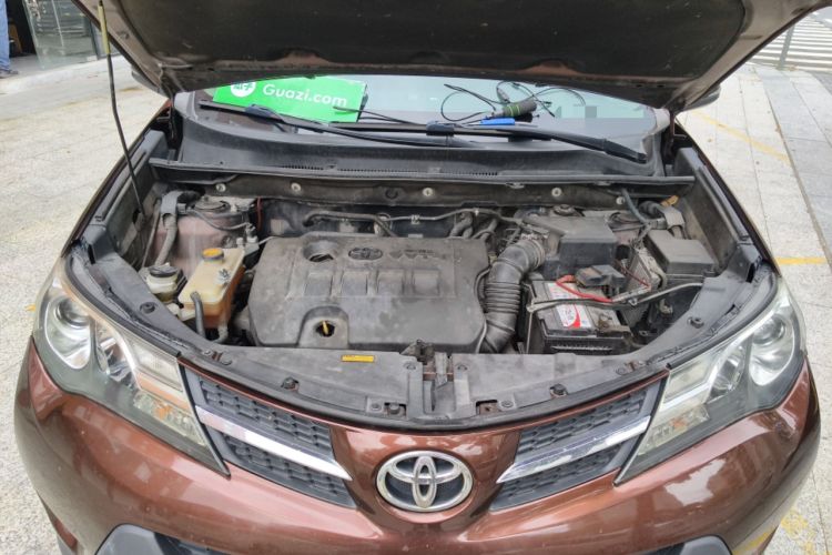 Used Toyota RAV4 2015 2.0L CVT Two-Wheel Drive Fashion Edition Engine Bay