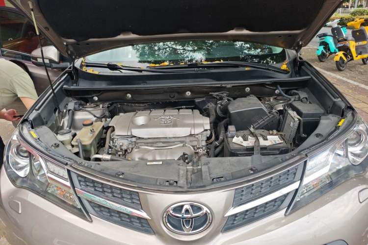 Used Toyota RAV4 2015 2.5L Automatic 4x4 Elite Edition Engine Bay