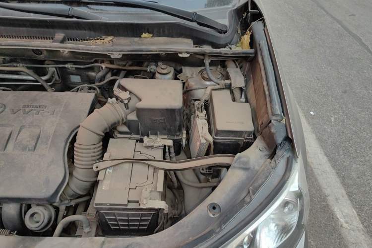 Used Toyota RAV4 2015 2.0L CVT Two-Wheel Drive Fashion Edition Engine Bay Left