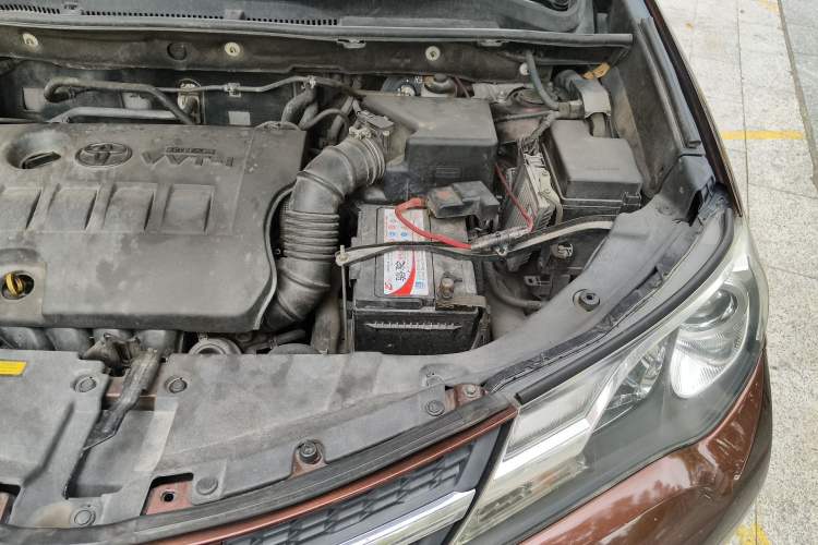 Used Toyota RAV4 2015 2.0L CVT Two-Wheel Drive Fashion Edition Engine Bay Left
