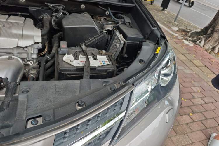 Used Toyota RAV4 2015 2.5L Automatic 4x4 Elite Edition Engine Bay Left