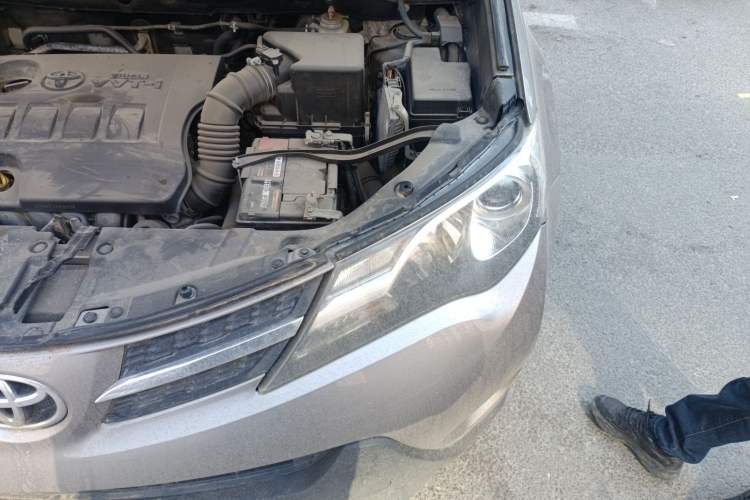 Used Toyota RAV4 2015 2.0L CVT Two-Wheel Drive Fashion Edition Engine Bay Left