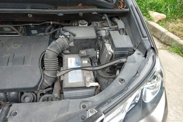 Used Toyota RAV4 2015 2.0L CVT Two-Wheel Drive Fashion Edition Engine Bay Left