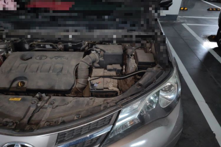 Used Toyota RAV4 2015 2.0L CVT Two-Wheel Drive Fashion Edition Engine Bay Left
