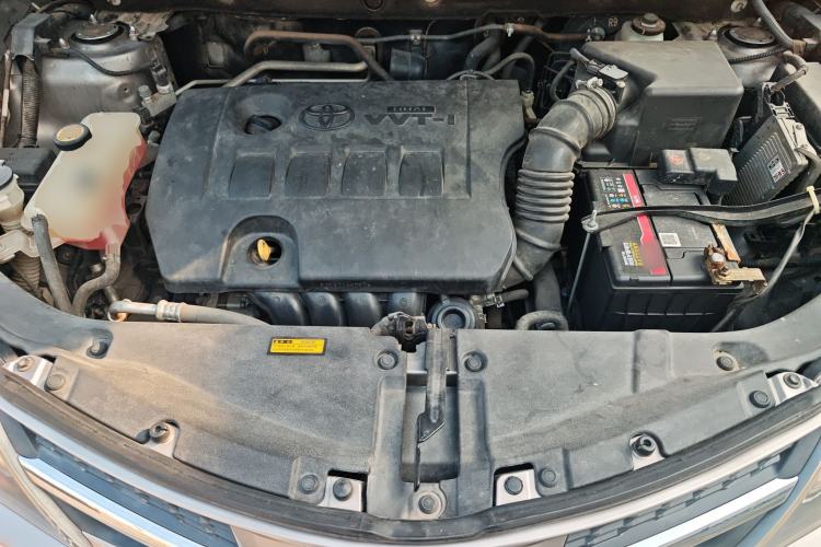 Used Toyota RAV4 2015 2.0L CVT Two-Wheel Drive Fashion Edition Engine Bay