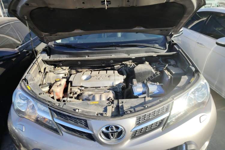 Used Toyota RAV4 2015 2.5L Automatic 4x4 Elite Edition Engine Bay