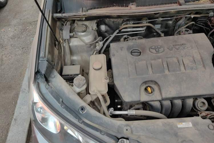 Used Toyota RAV4 2015 2.0L CVT Two-Wheel Drive Fashion Edition Engine Bay Right