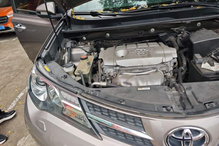 Used Toyota RAV4 2015 2.5L Automatic 4x4 Elite Edition Engine Bay Right