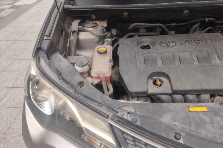 Used Toyota RAV4 2015 2.0L CVT Two-Wheel Drive Urban Edition Engine Bay Right