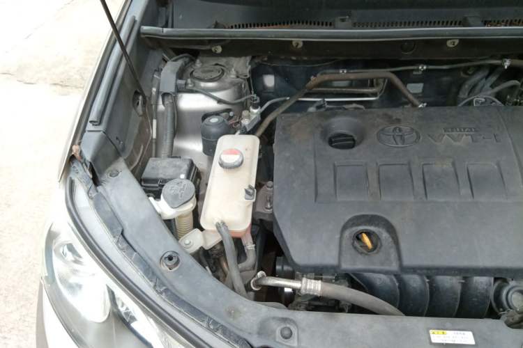Used Toyota RAV4 2015 2.0L CVT Two-Wheel Drive Fashion Edition Engine Bay Right
