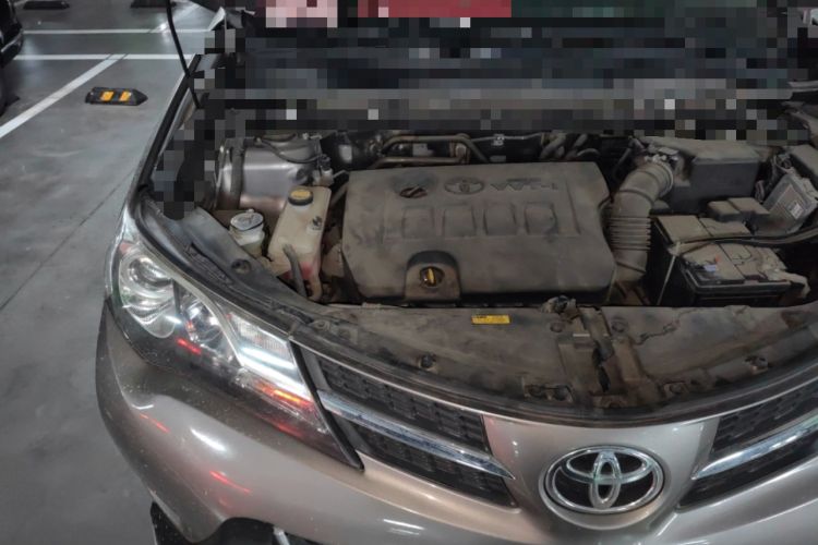 Used Toyota RAV4 2015 2.0L CVT Two-Wheel Drive Fashion Edition Engine Bay Right