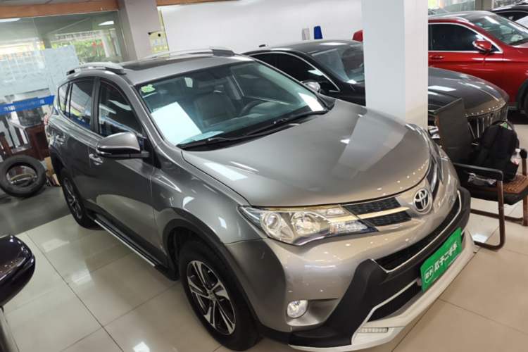 Used Toyota RAV4 2015 2.0L CVT Two-Wheel Drive Fashion Edition Exterior 1
