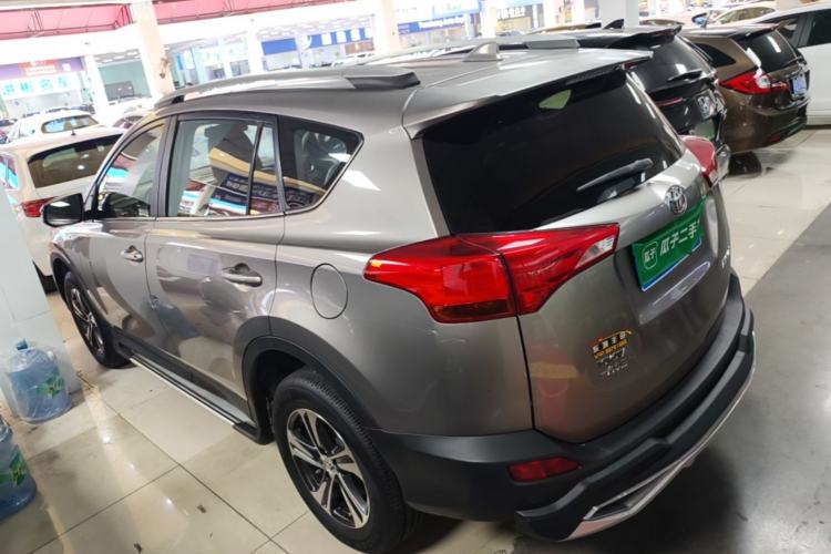 Used Toyota RAV4 2015 2.0L CVT Two-Wheel Drive Fashion Edition Exterior 2