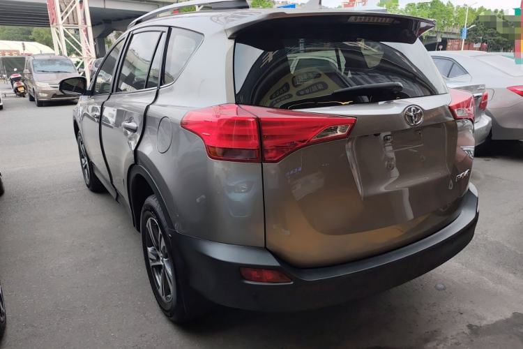 Used Toyota RAV4 2015 2.0L CVT Two-Wheel Drive Fashion Edition Exterior 2