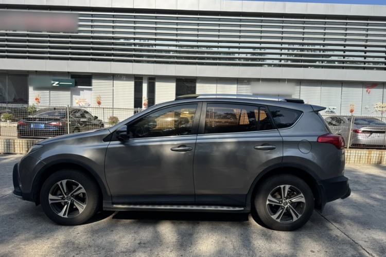 Used Toyota RAV4 2015 2.0L CVT Two-Wheel Drive Fashion Edition Exterior 4