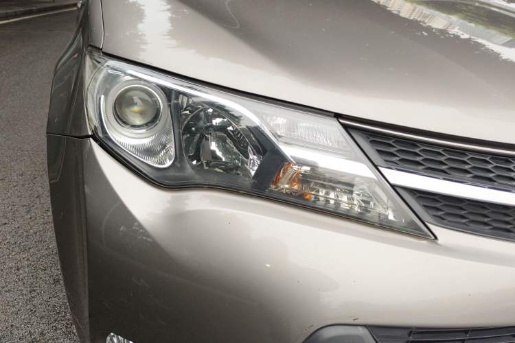 Used Toyota RAV4 2015 2.0L CVT Two-Wheel Drive Fashion Edition Exterior 6