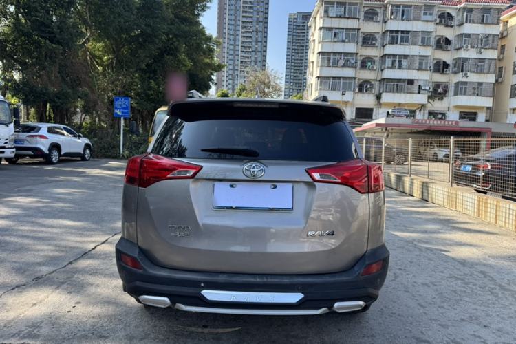 Used Toyota RAV4 2015 2.0L CVT Two-Wheel Drive Fashion Edition Exterior 8