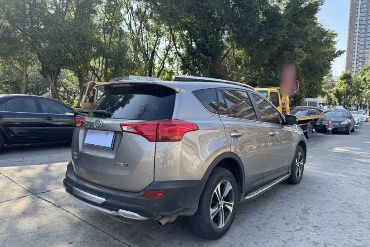 Used Toyota RAV4 2015 2.0L CVT Two-Wheel Drive Fashion Edition Exterior 9