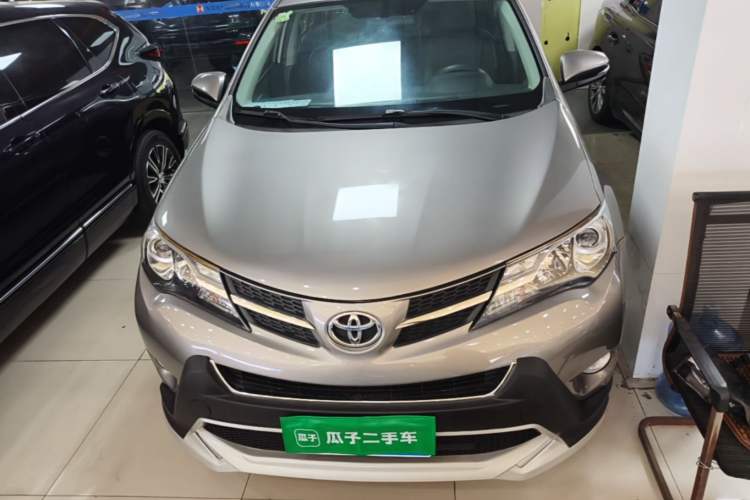 Used Toyota RAV4 2015 2.0L CVT Two-Wheel Drive Fashion Edition Front
