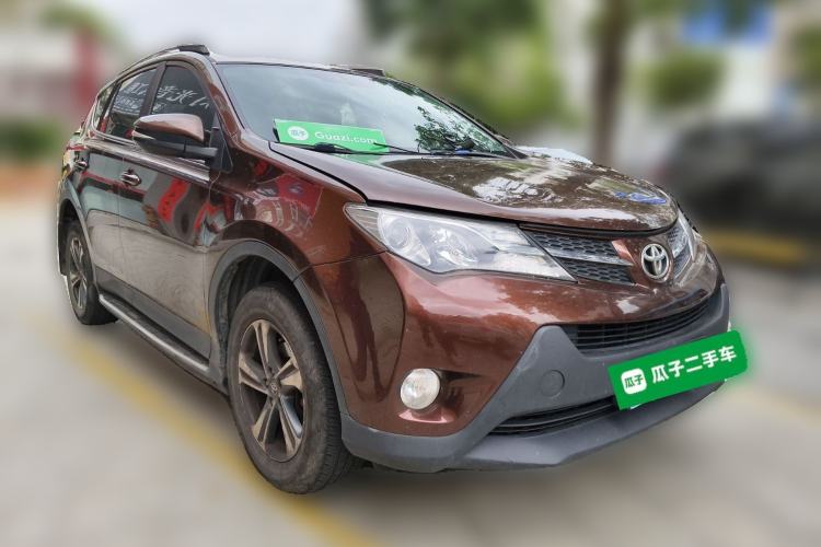Used Toyota RAV4 2015 2.0L CVT Two-Wheel Drive Fashion Edition Front Right 45 Deg