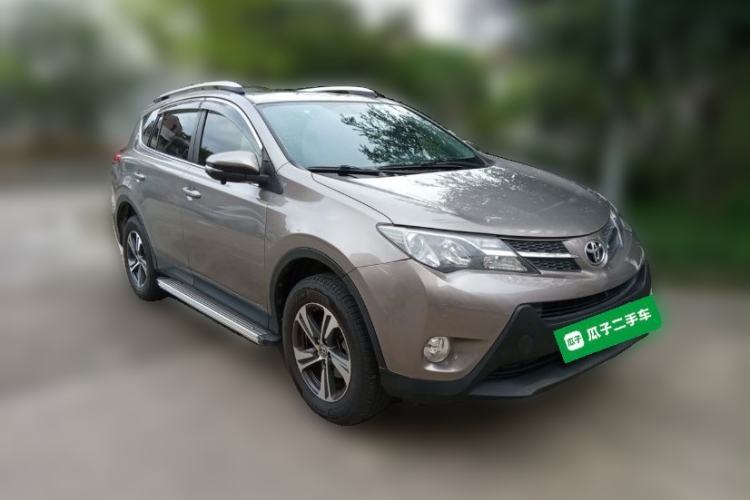 Used Toyota RAV4 2015 2.0L CVT Two-Wheel Drive Fashion Edition Front Right 45 Deg