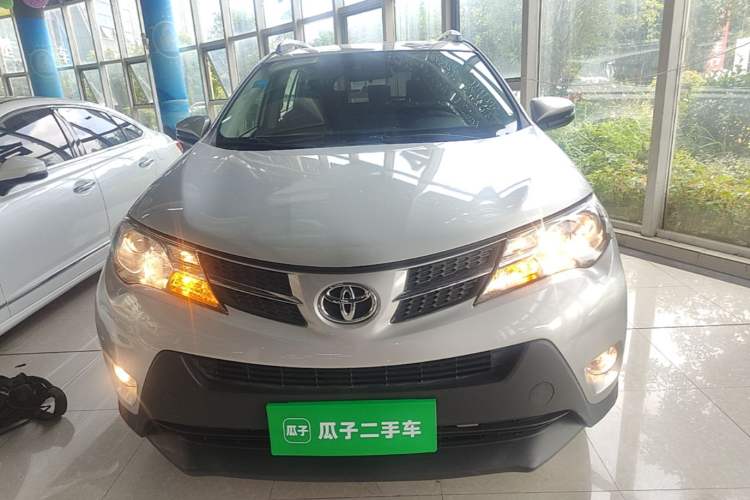 Used Toyota RAV4 2015 2.0L CVT Two-Wheel Drive Fashion Edition Front