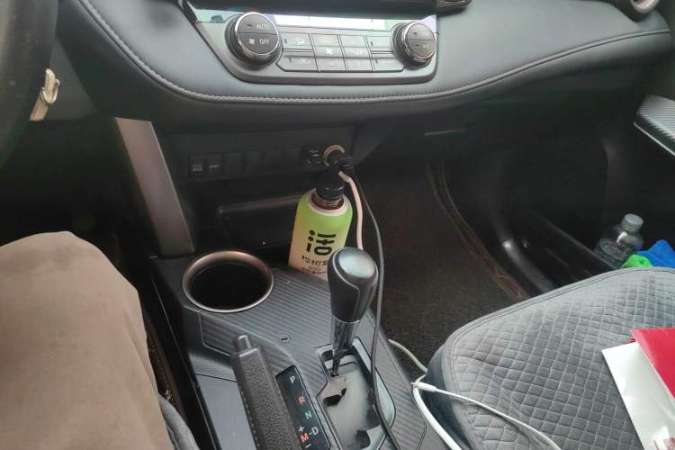Used Toyota RAV4 2015 2.0L CVT Two-Wheel Drive Fashion Edition Gear Lever