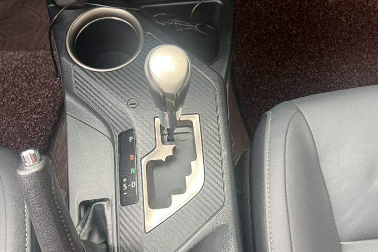 Used Toyota RAV4 2015 2.5L Automatic 4x4 Luxury Edition Gear Lever