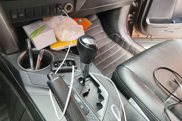 Used Toyota RAV4 2015 2.0L CVT Two-Wheel Drive Fashion Edition Gear Lever