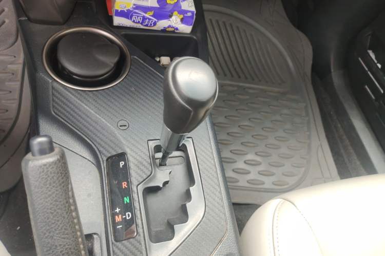 Used Toyota RAV4 2015 2.0L CVT Two-Wheel Drive Urban Edition Gear Lever