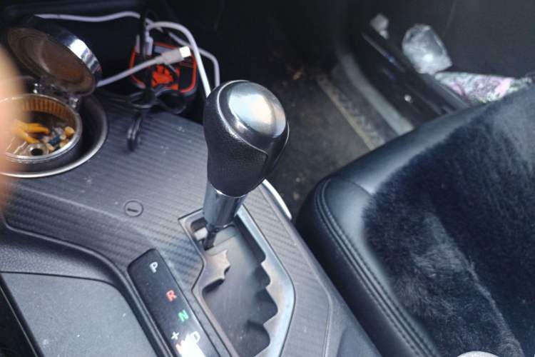 Used Toyota RAV4 2015 2.0L CVT Two-Wheel Drive Fashion Edition Gear Lever