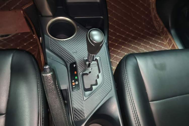 Used Toyota RAV4 2015 2.0L CVT Two-Wheel Drive Fashion Edition Gear Lever