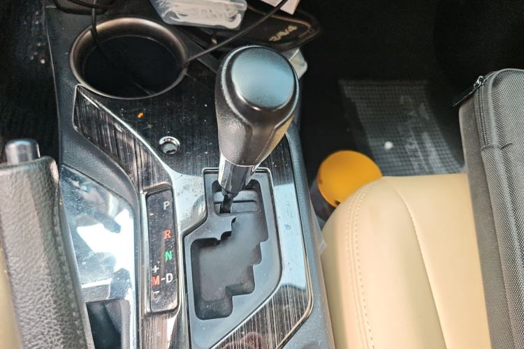Used Toyota RAV4 2015 2.0L CVT Two-Wheel Drive Fashion Edition Gear Lever