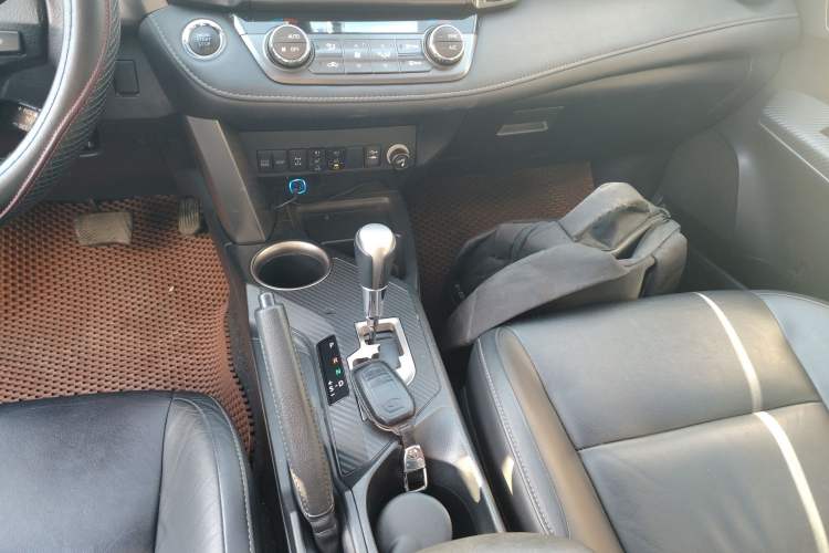 Used Toyota RAV4 2015 2.5L Automatic 4x4 Elite Edition Gear Lever