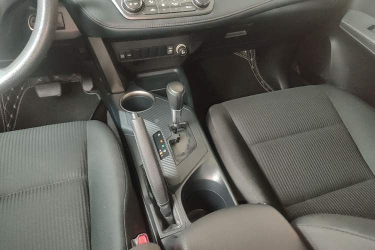 Used Toyota RAV4 2015 2.0L CVT Two-Wheel Drive Fashion Edition Gear Lever
