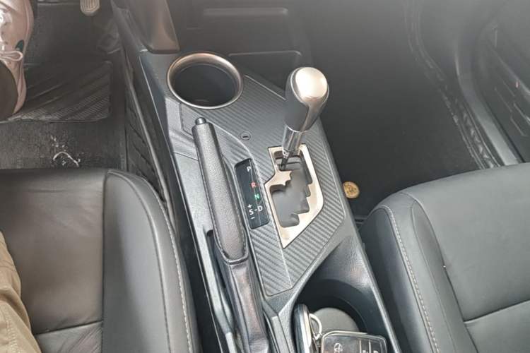 Used Toyota RAV4 2015 2.5L Automatic 4x4 Elite Edition Gear Lever