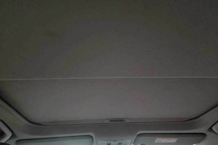 Used Toyota RAV4 2015 2.0L CVT Two-Wheel Drive Fashion Edition Headliner
