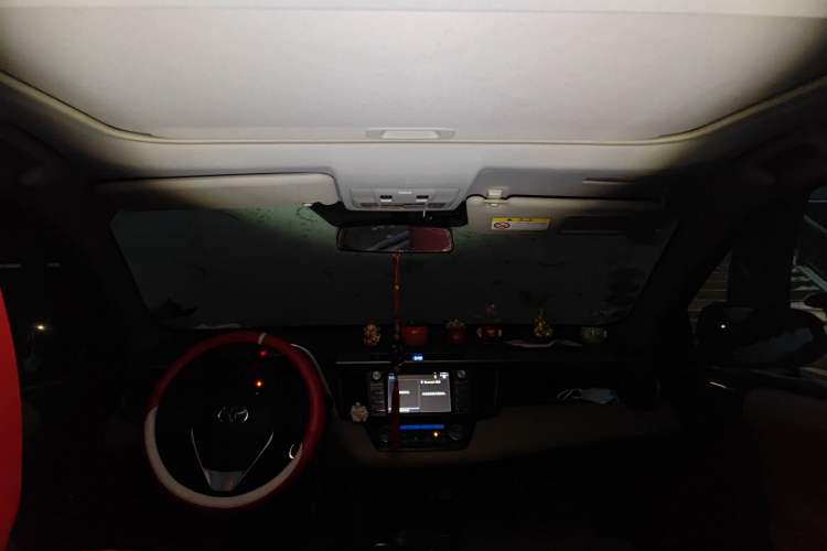 Used Toyota RAV4 2015 2.0L CVT Two-Wheel Drive Fashion Edition Headliner