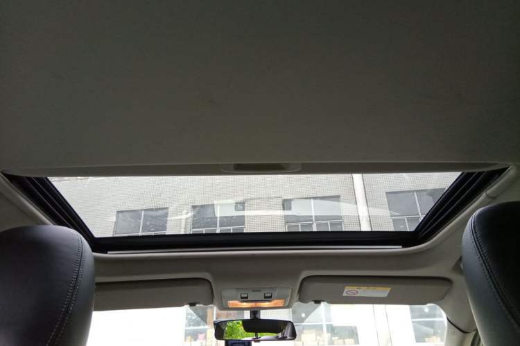 Used Toyota RAV4 2015 2.0L CVT Two-Wheel Drive Fashion Edition Headliner