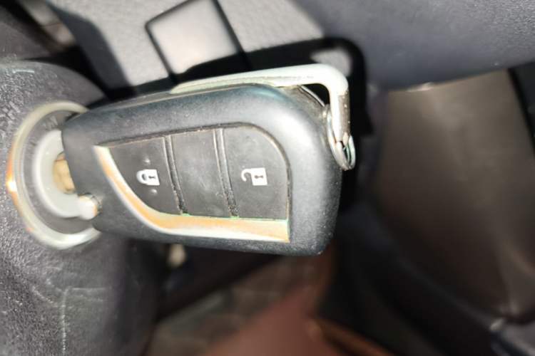 Used Toyota RAV4 2015 2.0L CVT Two-Wheel Drive Fashion Edition Interior 1