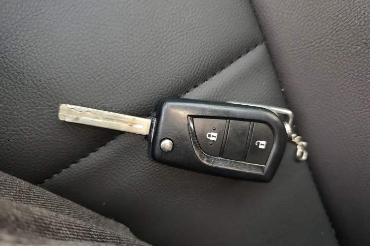 Used Toyota RAV4 2015 2.0L CVT Two-Wheel Drive Fashion Edition Interior 1