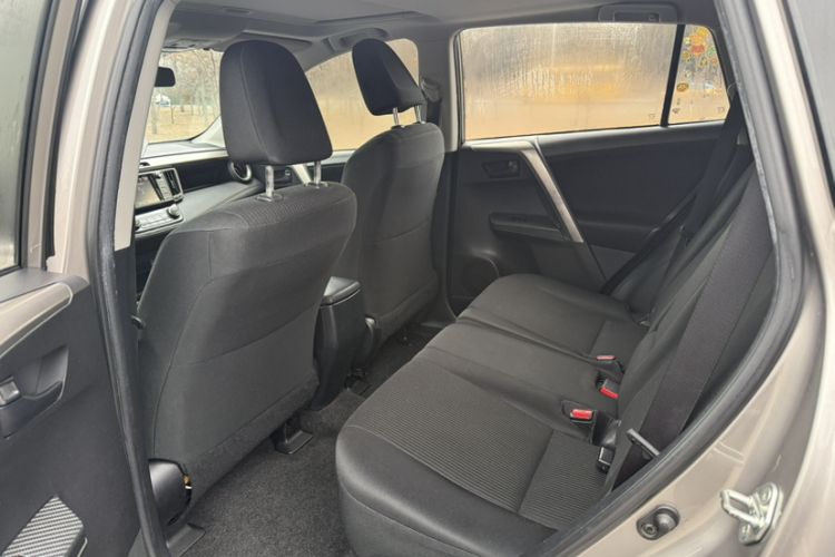 Used Toyota RAV4 2015 2.0L CVT Two-Wheel Drive Fashion Edition Interior 2