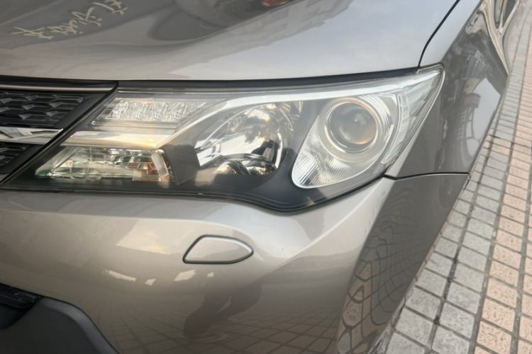 Used Toyota RAV4 2015 2.5L Automatic 4x4 Luxury Edition Left Front Headlight