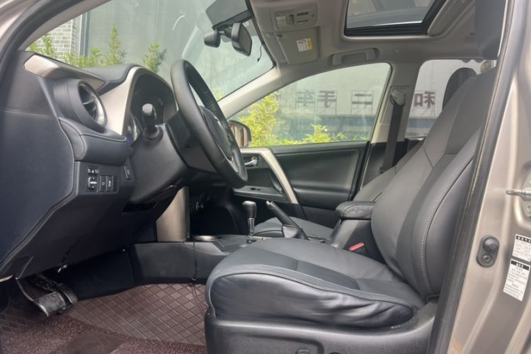 Used Toyota RAV4 2015 2.5L Automatic 4x4 Luxury Edition Left Front Seat