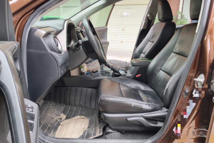 Used Toyota RAV4 2015 2.0L CVT Two-Wheel Drive Fashion Edition Left Front Seat