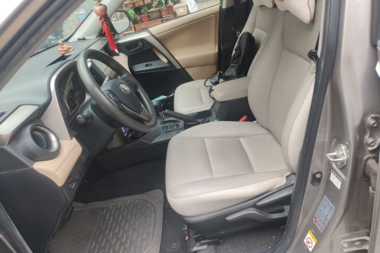 Used Toyota RAV4 2015 2.0L CVT Two-Wheel Drive Urban Edition Left Front Seat